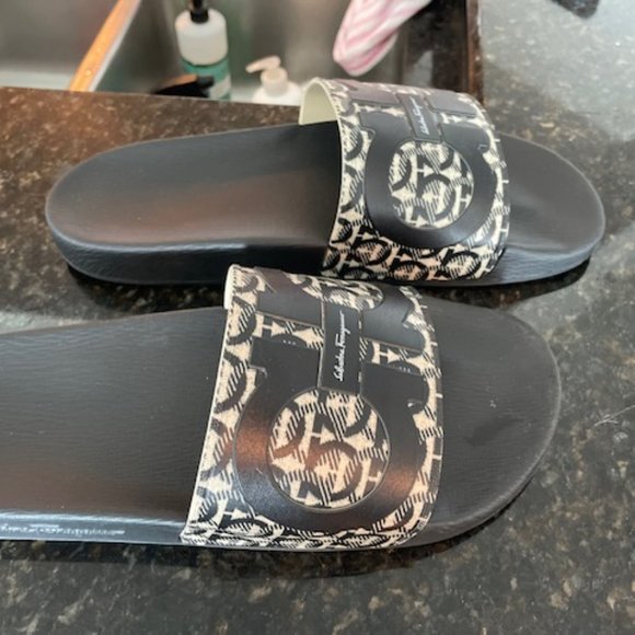 Salvatore Ferragamo Grove Print Slides main image 2